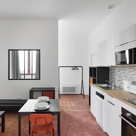 Ancien Fenetre Sur Cour Apartamento Beaupréau-en-Mauges