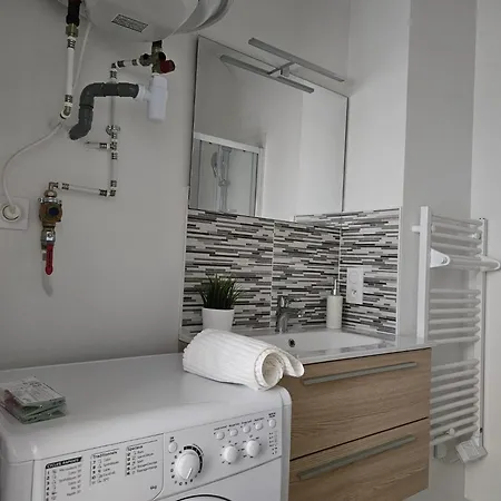 Ancien Fenetre Sur Cour