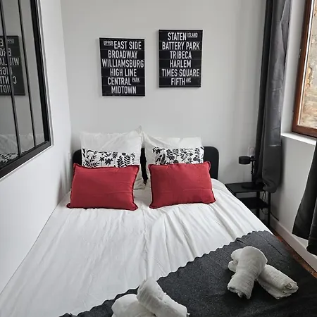 Ancien Fenetre Sur Cour * Beaupréau-en-Mauges