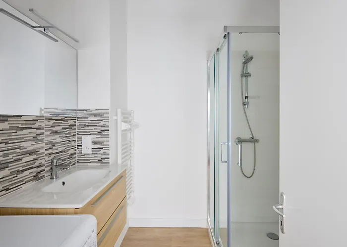 Ancien Fenetre Sur Cour