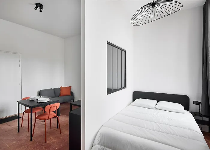 Ancien Fenetre Sur Cour * Beaupréau-en-Mauges