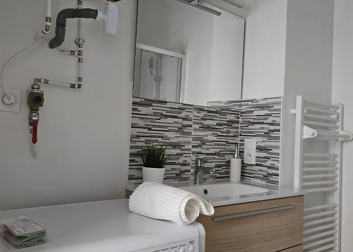 Ancien Fenetre Sur Cour