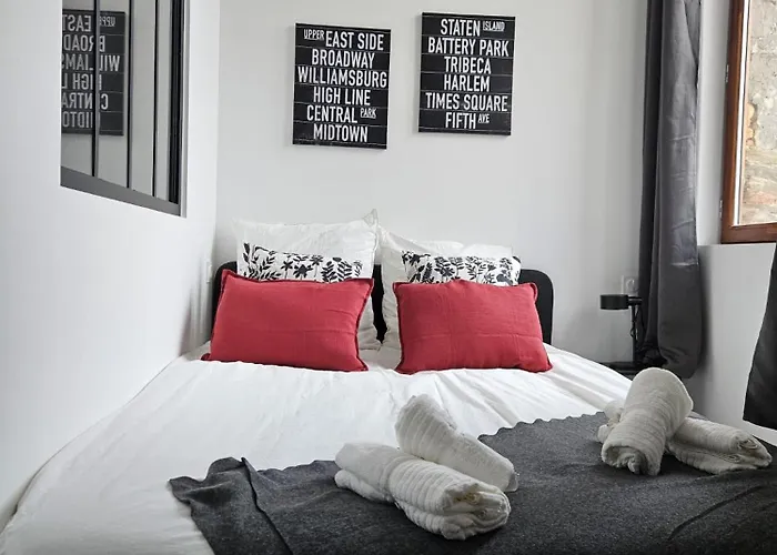 Ancien Fenetre Sur Cour